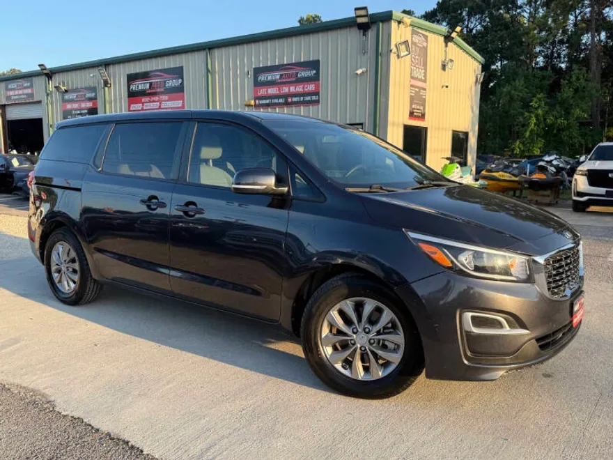 2019 Kia Sedona LX photo 1