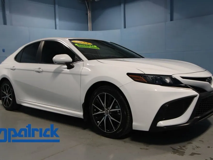 2023 Toyota Camry SE photo 1