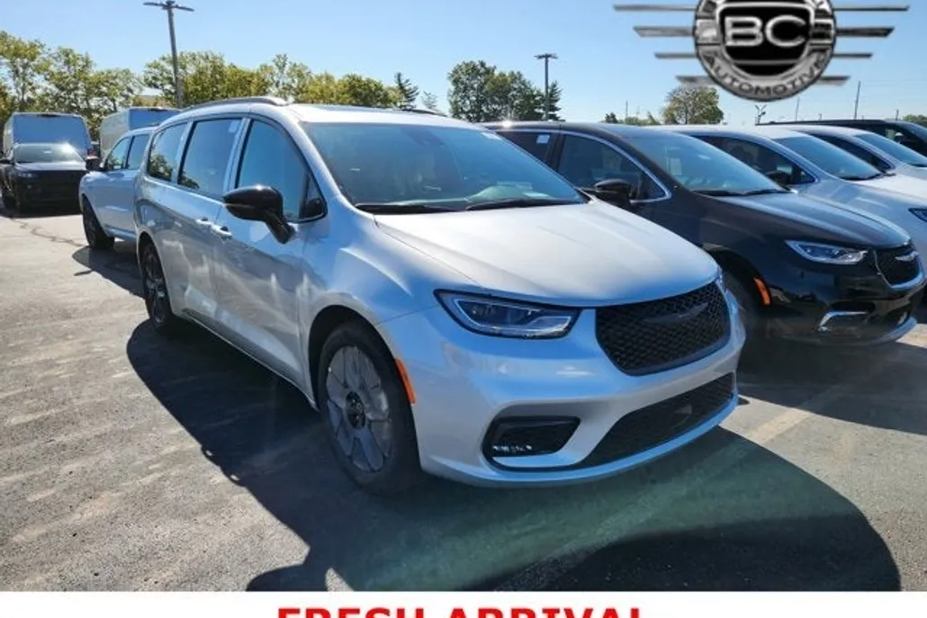 2026 Chrysler Pacifica Limited photo 1