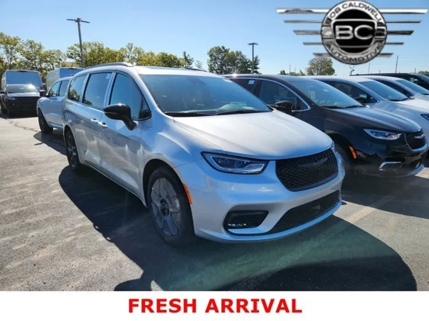 2026 Chrysler Pacifica Limited photo 1