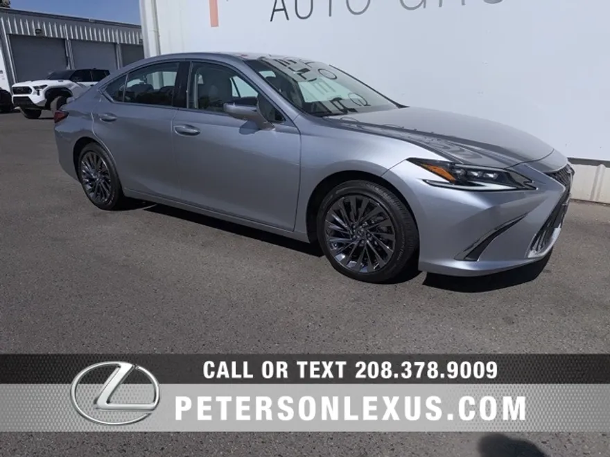 2025 Lexus ES 300h Luxury photo 1