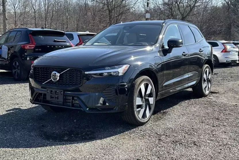 2025 Volvo XC60 Hybrid T8 Plus photo 1