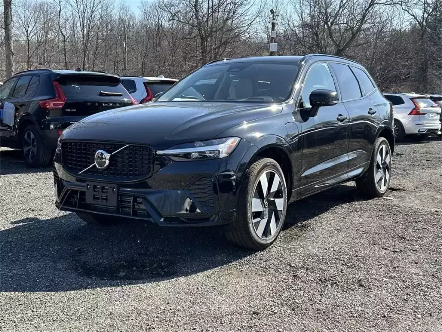 2025 Volvo XC60 Hybrid T8 Plus photo 1