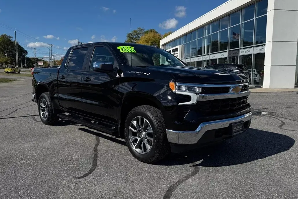 2024 Chevrolet Silverado 1500 LT photo 1