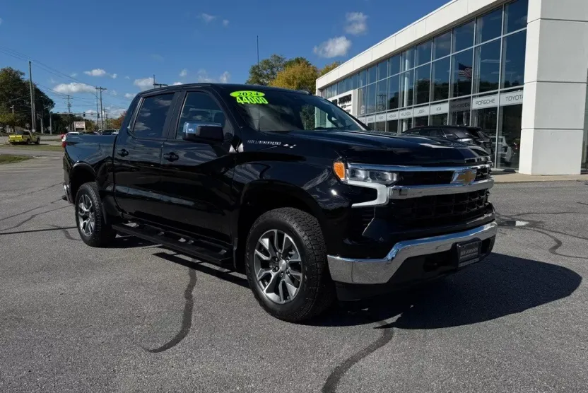 2024 Chevrolet Silverado 1500 LT photo 1