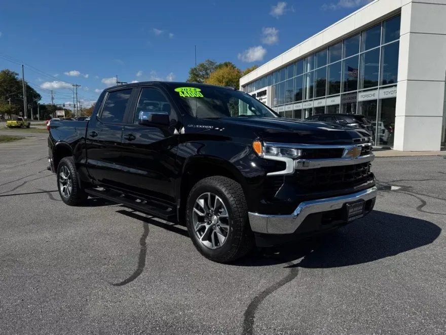 2024 Chevrolet Silverado 1500 LT photo 1