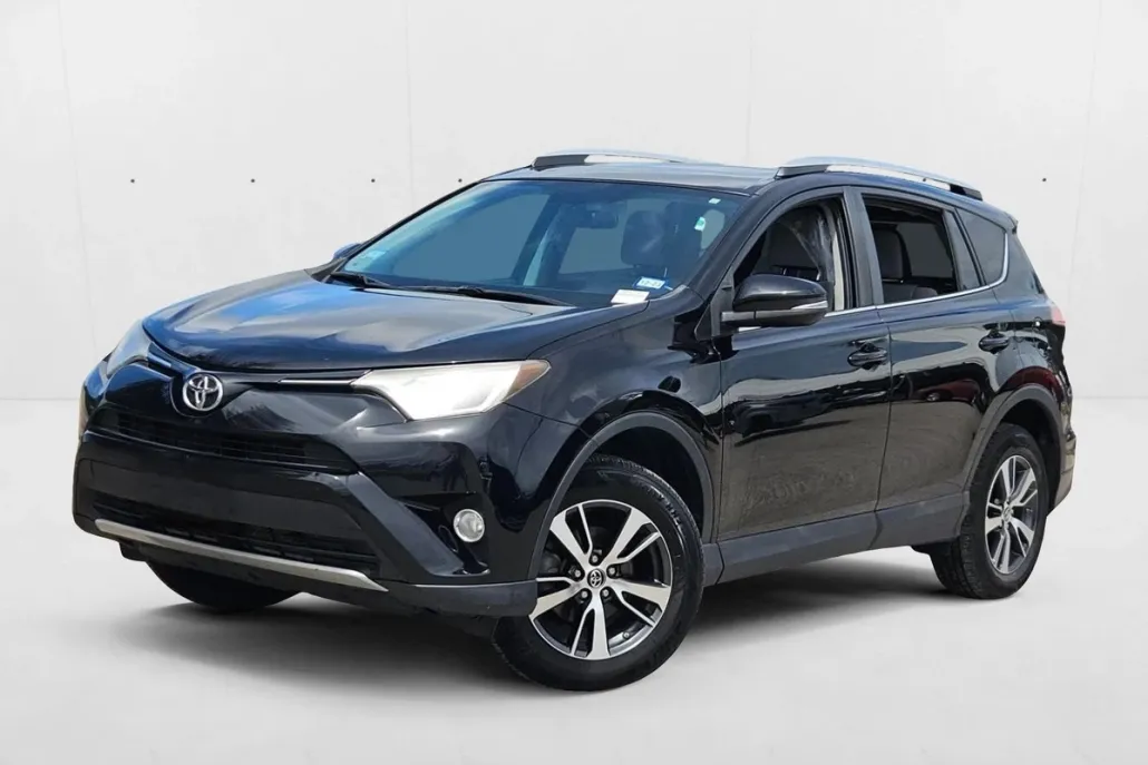 2016 Toyota RAV4 XLE photo 1