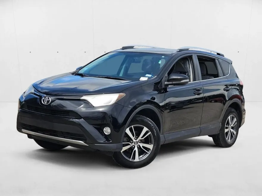 2016 Toyota RAV4 XLE photo 1
