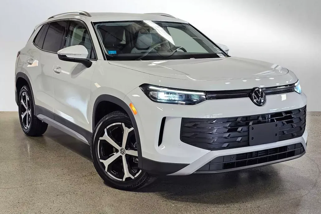 2025 Volkswagen Tiguan SE photo 1