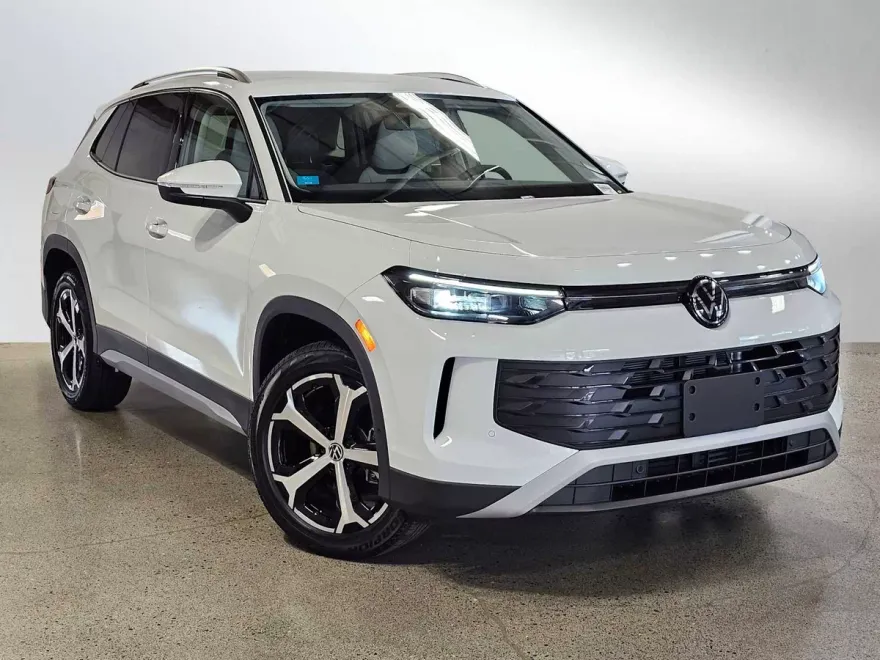 2025 Volkswagen Tiguan SE photo 1