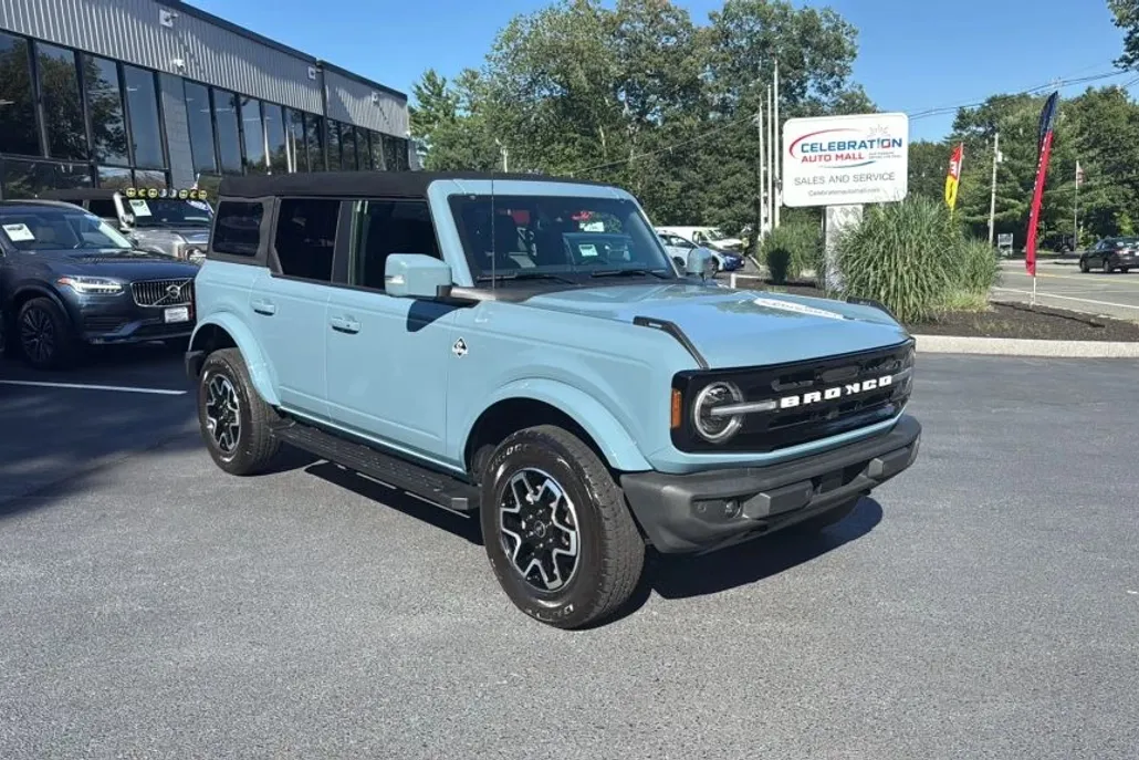 2023 Ford Bronco Outer Banks photo 1