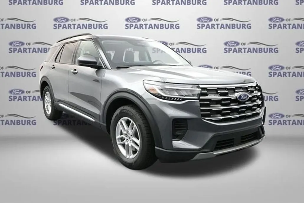 2025 Ford Explorer photo 1