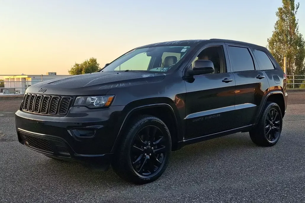 2018 Jeep Grand Cherokee Altitude photo 1
