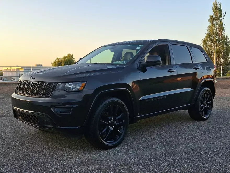 2018 Jeep Grand Cherokee Altitude photo 1