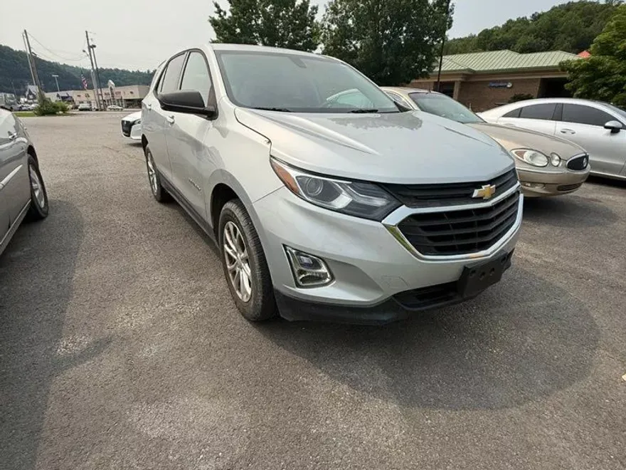 2019 Chevrolet Equinox LS photo 1