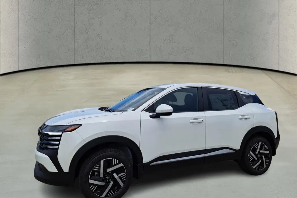 2025 Nissan Kicks SV photo 1