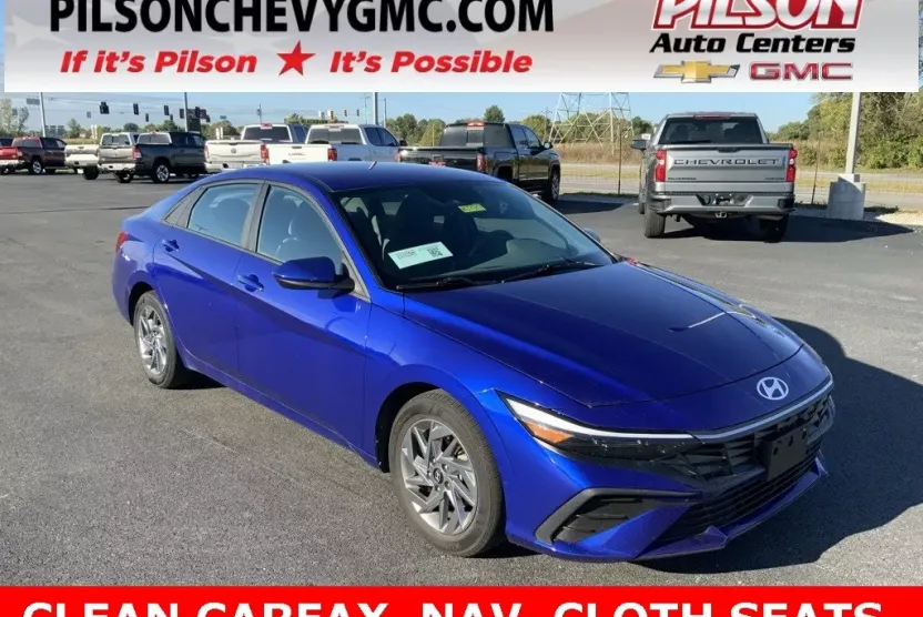 2024 Hyundai Elantra SEL photo 1