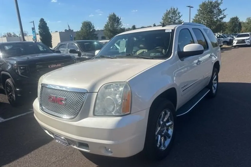 2012 Gmc Yukon Denali photo 1