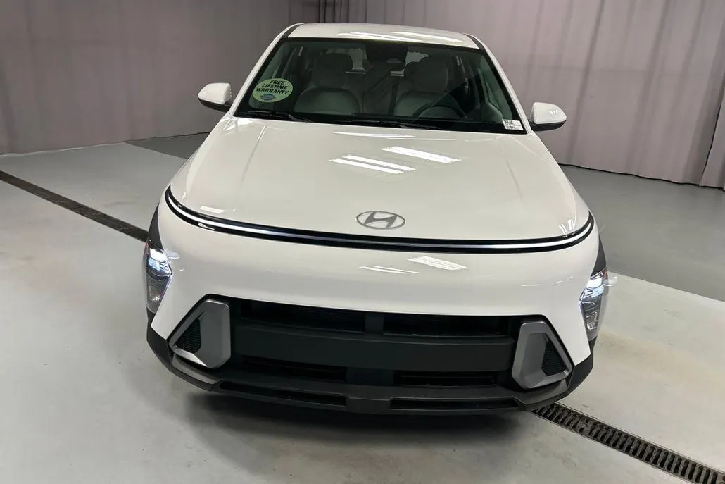 2026 Hyundai Kona SE photo 1