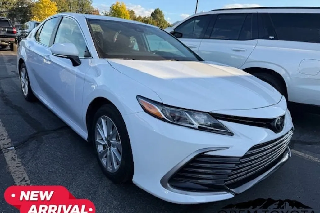 2024 Toyota Camry LE photo 1