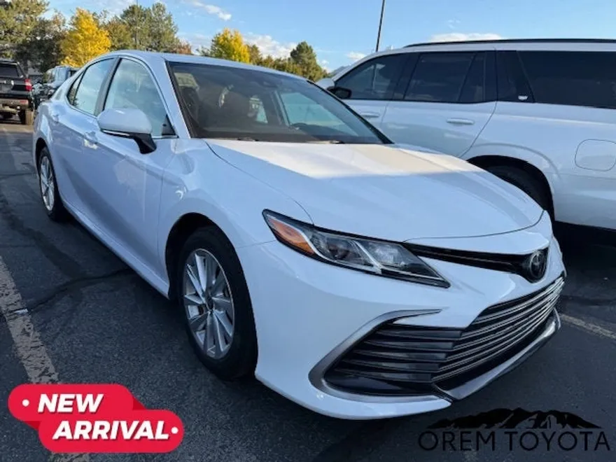 2024 Toyota Camry LE photo 1