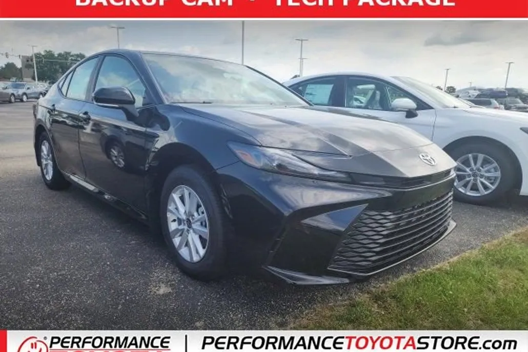 2025 Toyota Camry LE photo 1