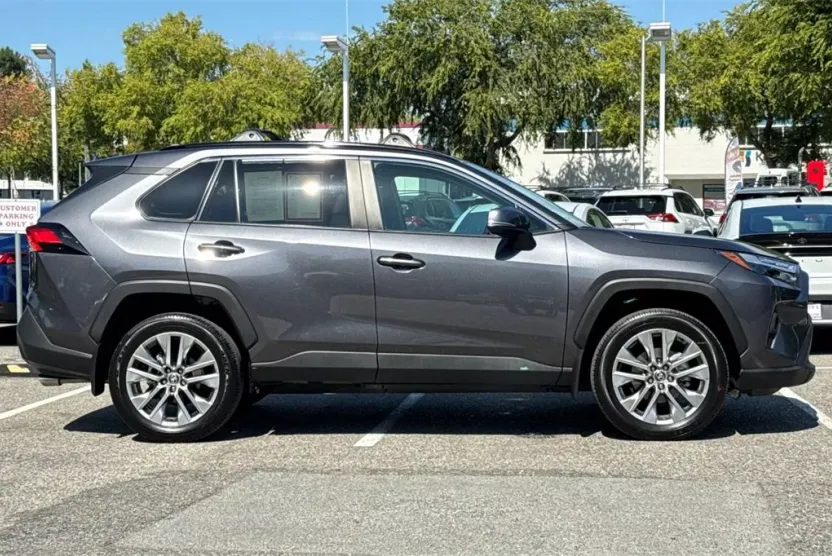 2024 Toyota RAV4 XLE Premium photo 1