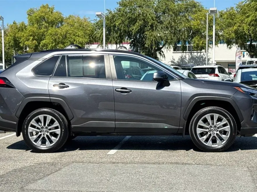 2024 Toyota RAV4 XLE Premium photo 1