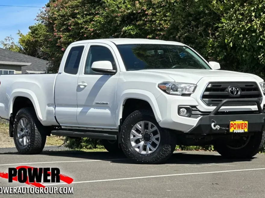2017 Toyota Tacoma V6 photo 1