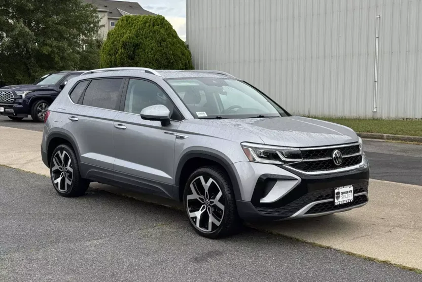 2022 Volkswagen Taos SEL photo 1