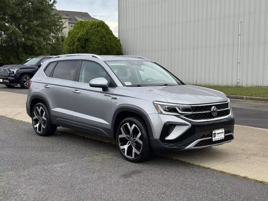 2022 Volkswagen Taos SEL photo 1