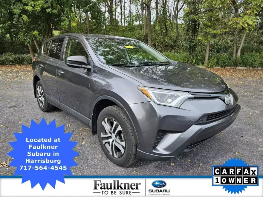2018 Toyota RAV4 LE photo 1