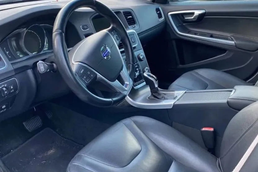 2015 Volvo V60 T5 Premier photo 1
