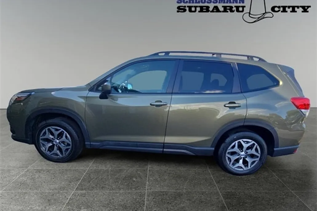 2022 Subaru Forester Premium photo 1