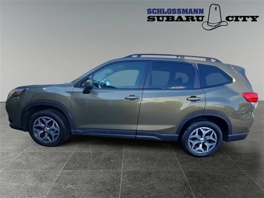 2022 Subaru Forester Premium photo 1