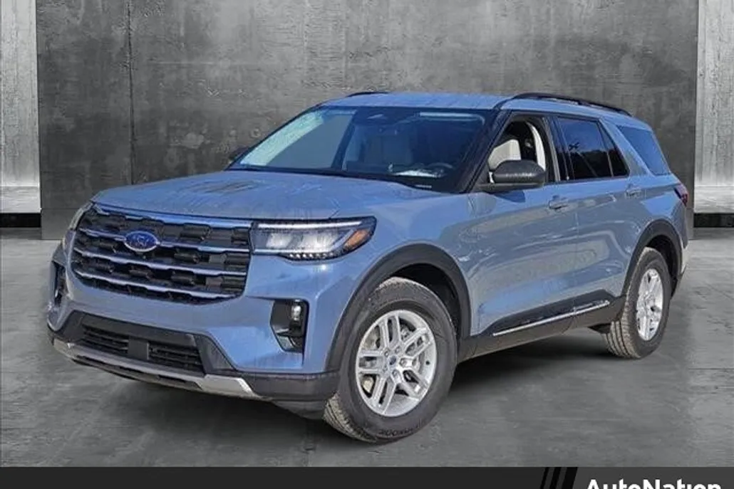 2025 Ford Explorer photo 1