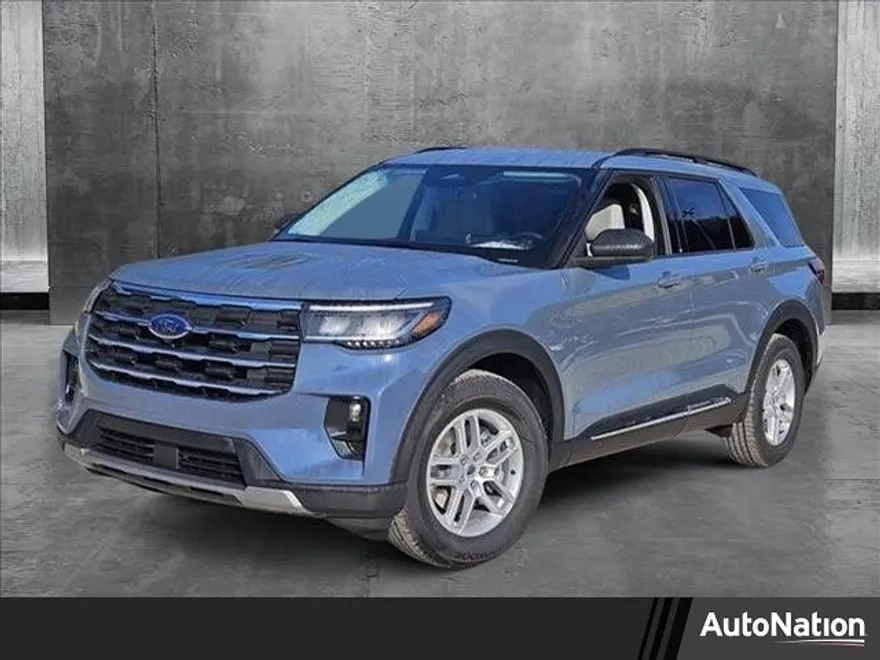 2025 Ford Explorer photo 1