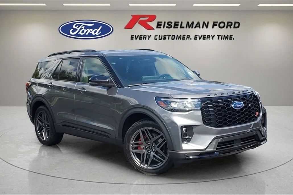 2025 Ford Explorer ST photo 1
