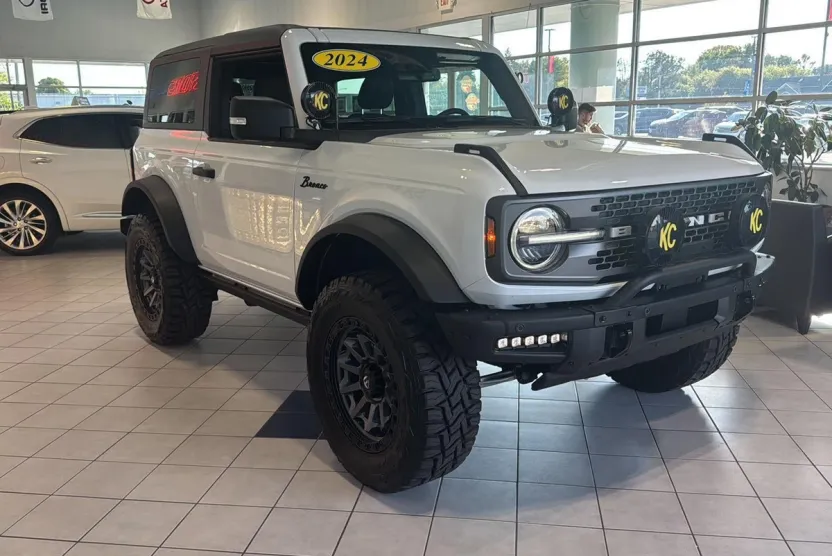 2024 Ford Bronco Badlands photo 1