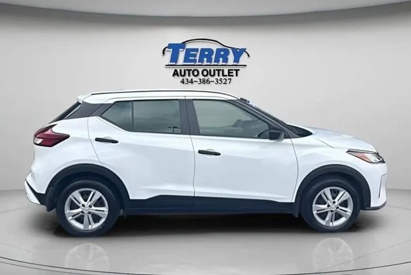 2024 Nissan Kicks S photo 1