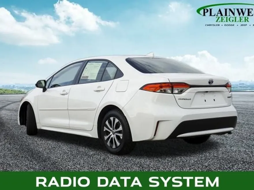 2022 Toyota Corolla Hybrid LE photo 1