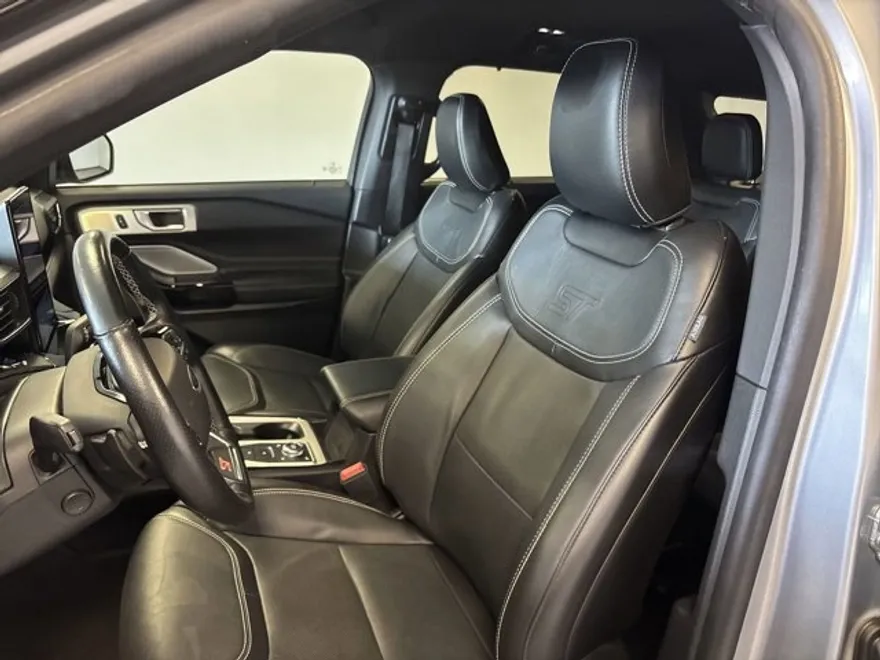 2022 Ford Explorer ST photo 1