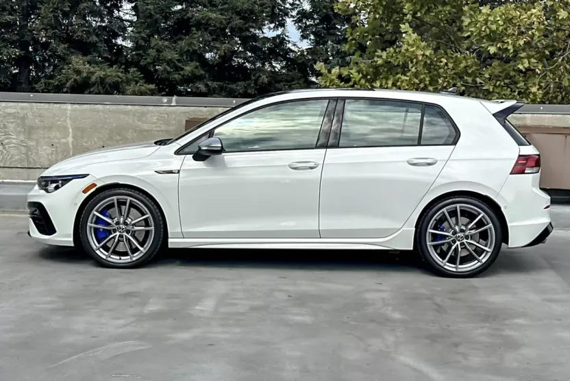 2024 Volkswagen Golf R photo 1
