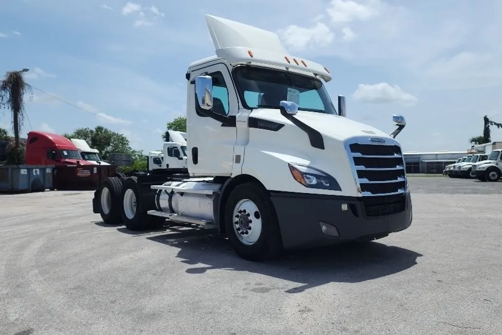 2020 Freightliner Cascadia 116" Day cab photo 1