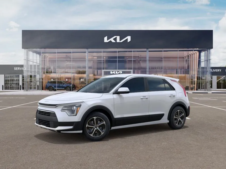 2025 Kia Niro LX photo 3