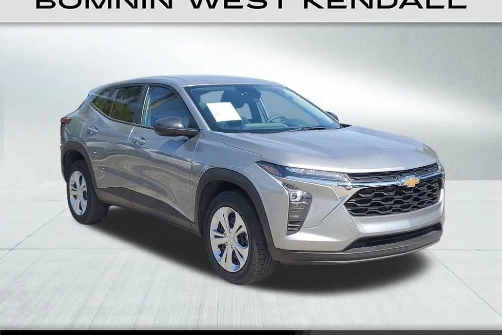 2024 Chevrolet Trax LS photo 1