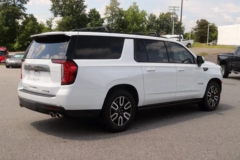 2024 Gmc Yukon XL AT4 photo 1