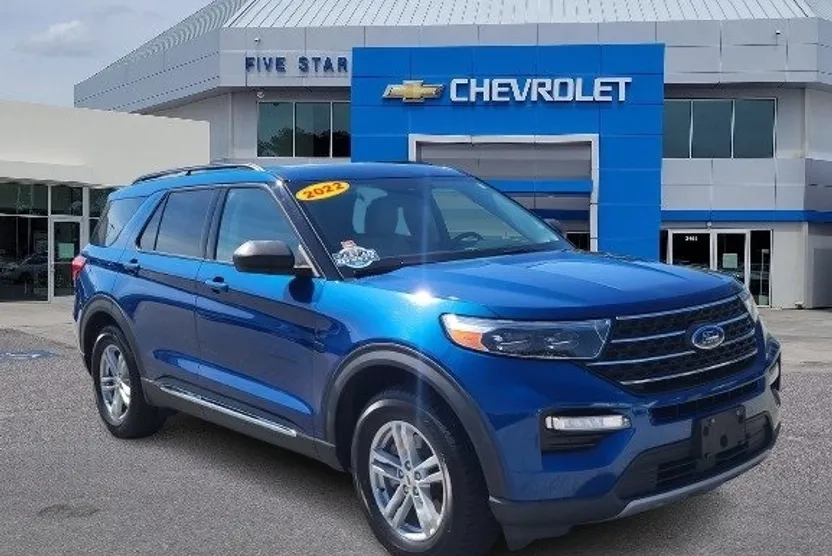 2022 Ford Explorer XLT photo 1
