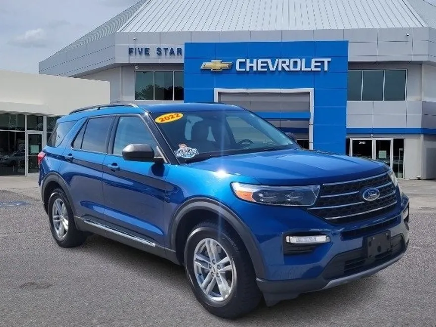 2022 Ford Explorer XLT photo 1