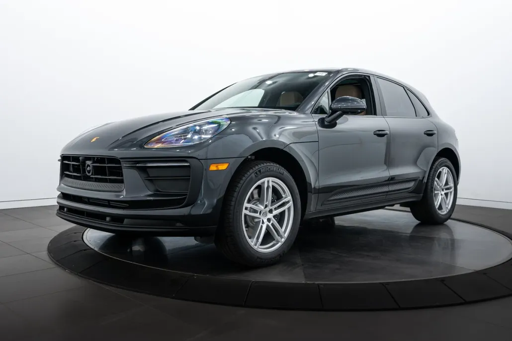 2025 Porsche Macan Base photo 1